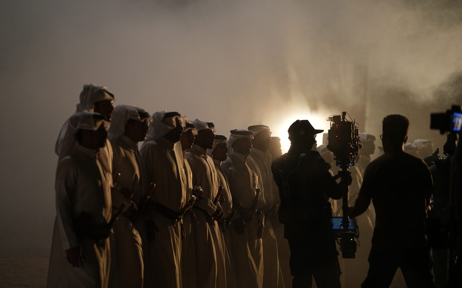 كواليس تصوير ليلي لفريق نافذة